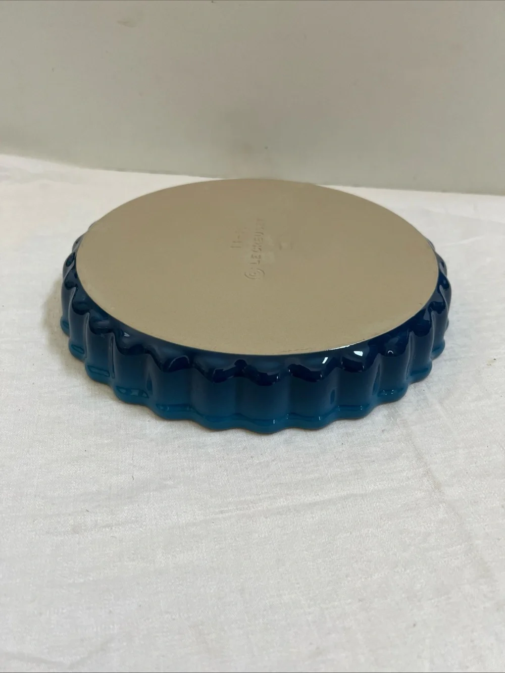 Le Creuset Tart Pie Baking Dish BLUE CREAM Interior Fluted Edge Stoneware 10
